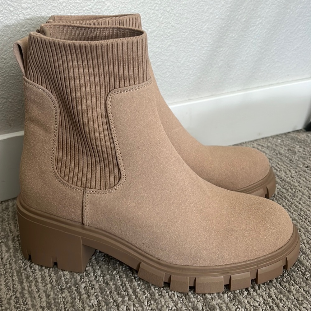 Woman’s 7.5 nude booties. Athlefit brand. Never worn